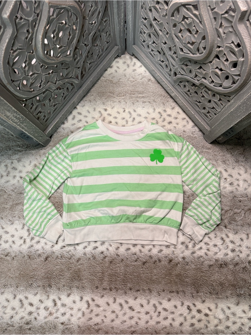 Cat & Jack St. Patrick’s Day sweatshirt girls medium green white stripe shamrock